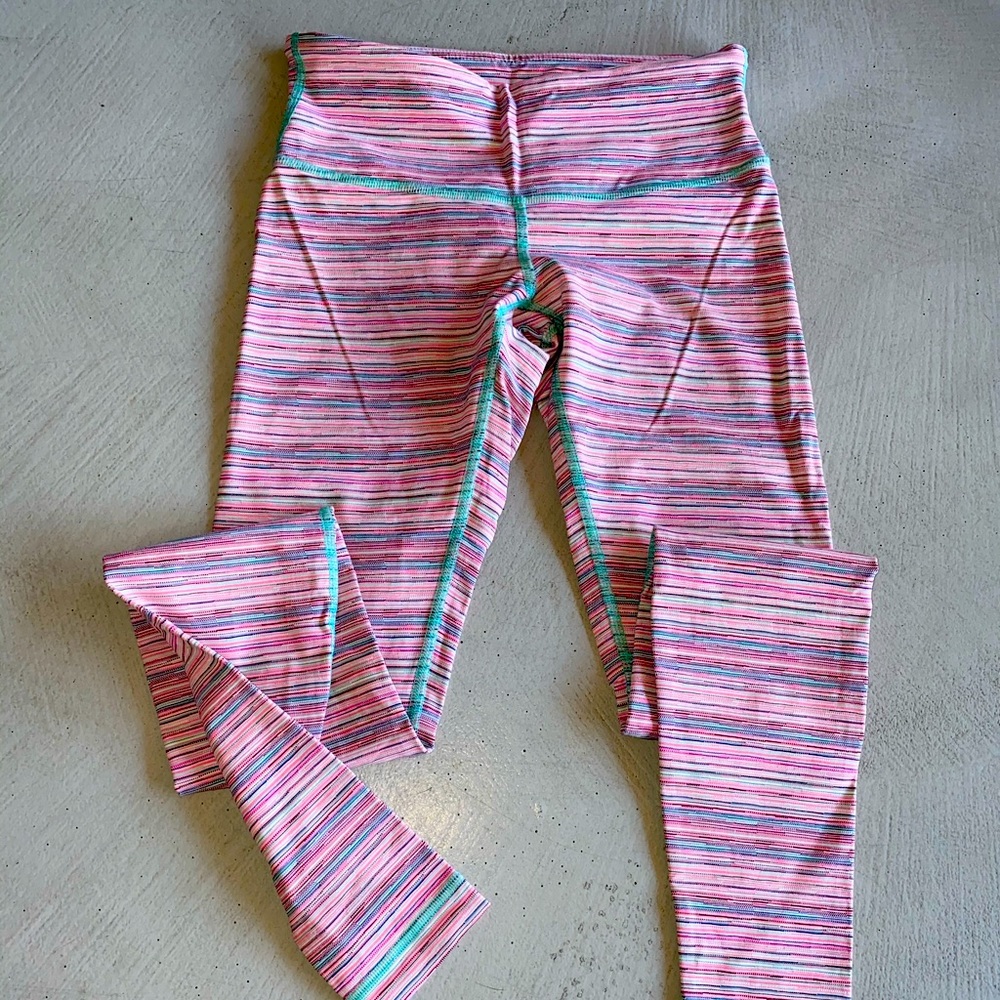 Lululemon wunder under in size 4